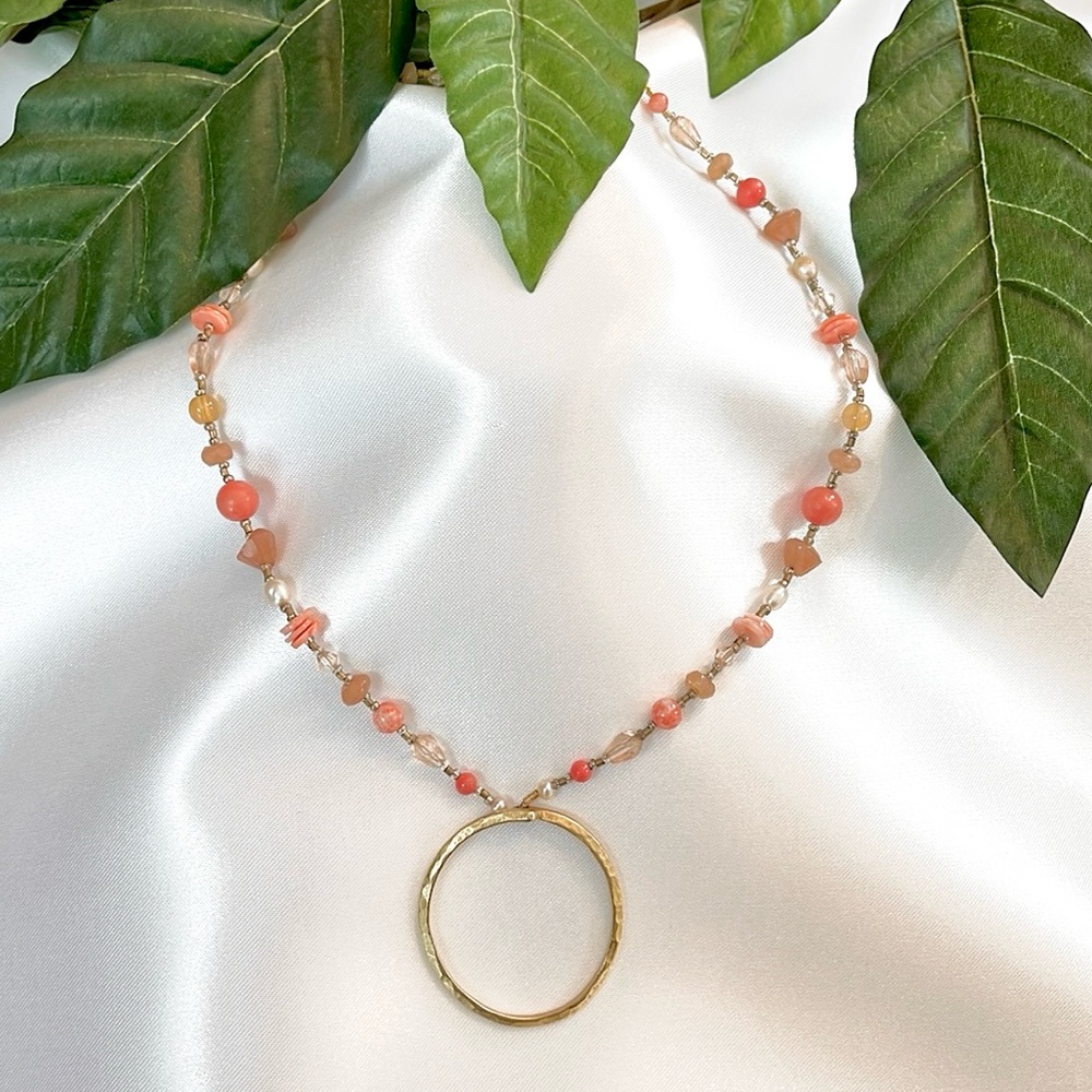 THE LIMITED CORAL BEAD CIRCLE NECKLACE